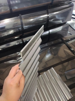 Clasificación de las hojas de hierro para techos Galvalume corrugado 0.2MM 0.3MM 0.44MM Hoja de aluminio de zinc para edificios residenciales / comerciales