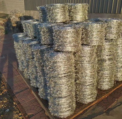 Extensión de alambre de afeitar / galvanizado o revestido de PVC Estándar de seguridad de grado de prisión La solución definitiva para la disuasión de intrusos