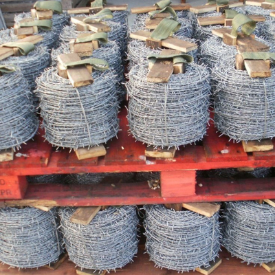 Cercas de seguridad galvanizadas con longitud de barba personalizable y alambre de púas antiascenso