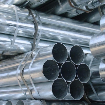 Q235b Tubo de acero galvanizado de soldadura redonda y sumergido en caliente Tubo de acero galvanizado de calibre 18 para ambientes de alta temperatura