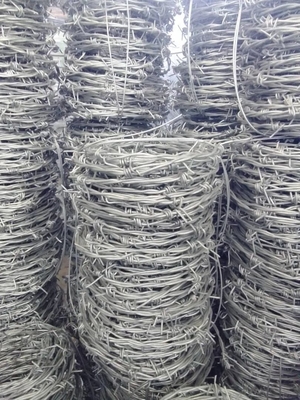 Rollo de alambre de púas galvanizado para cercas de seguridad de malla 12,5 calibre 18 calibre PVC revestido de hierro 50kg Vendedor caliente