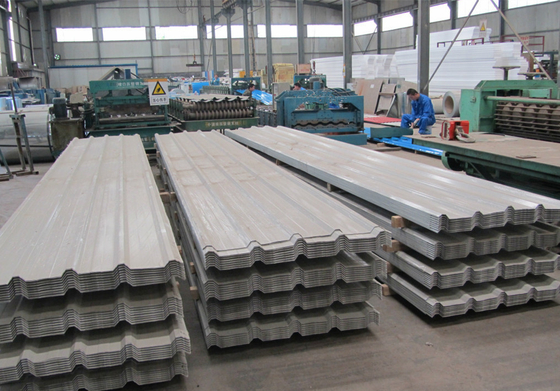 Materiales de construcción de techos de rendimiento duradero grado DX51D DX52D SGCC Hoja de techo de metal corrugado galvanizado