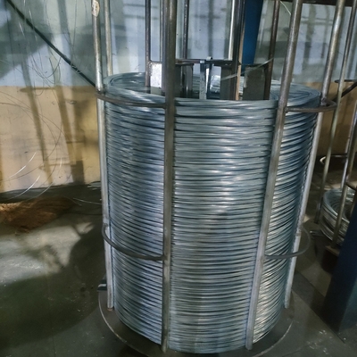 Bwg16 Bwg20 Bwg21 alambre de cercas galvanizado de acero bajo en carbono alambre galvanizado para unión y malla Diámetro 0,2 mm-8 mm alambre plano