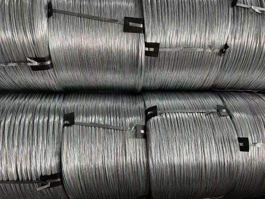 Bwg16 Bwg20 Bwg21 alambre de cercas galvanizado de acero bajo en carbono alambre galvanizado para unión y malla Diámetro 0,2 mm-8 mm alambre plano