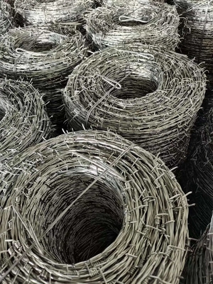 alambre de hierro directo estándar galvanizado de giro inverso alambre de púas de 1.6 mm x 100 metros para el cliente'requisito en el buen