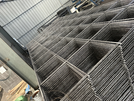 Acero zincado con forma de agujero cuadrado con recubrimiento de PVC galvanizado en caliente