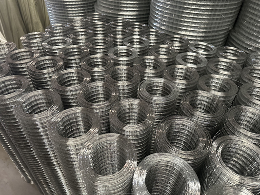 Acero zincado con forma de agujero cuadrado con recubrimiento de PVC galvanizado en caliente