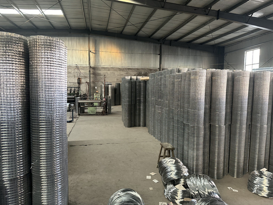 Acero zincado con forma de agujero cuadrado con recubrimiento de PVC galvanizado en caliente