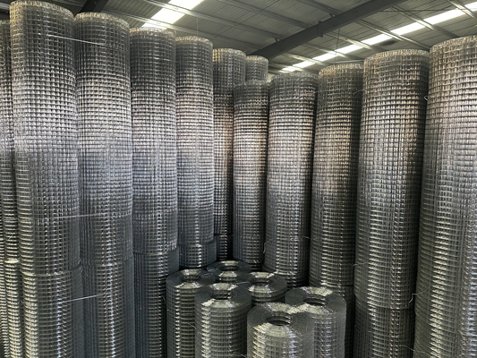 Acero zincado con forma de agujero cuadrado con recubrimiento de PVC galvanizado en caliente
