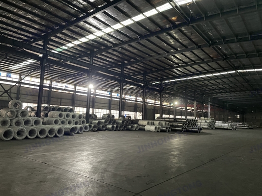 350-550N/mm2 Resistencia a la tracción 0,7mm 0,8mm 1,2mm 1,6mm 1,8mm 2mm Diámetro galvanizado en caliente de acero suave MS GI alambre para malla