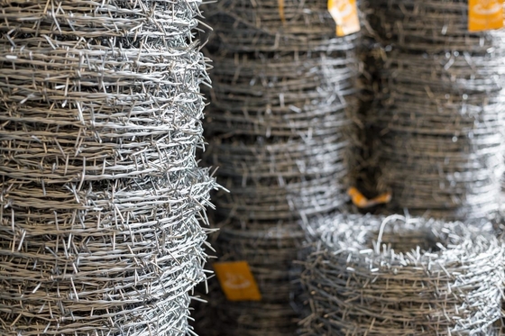 Cables de púas de metal galvanizado para cercas de seguridad de malla 12.5 Cables de hierro recubiertos de PVC de 18 calibres 50 kg Oferta directa