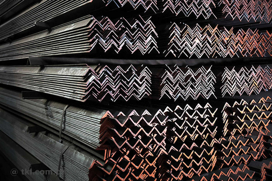 Acero AISI de alta resistencia de la serie Q195-Q420 para la construcción basado en la técnica y la barra de ángulo desigual laminada en caliente