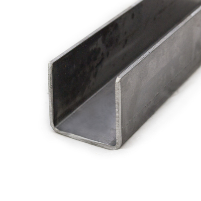 0.8mm-3.0mm espesor de acero al carbono sin aleación de canal U para el sistema de soporte Q235 Q345 material SS400