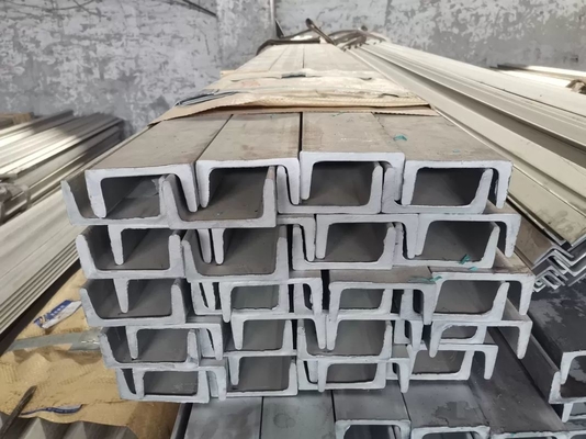CIF/CFR/FOB/EX-WORK Término Acero de carbono de canal U para el sistema de soporte Estándar ASTM Q235 Q345 SS400 0,8 mm-3,0 mm de espesor
