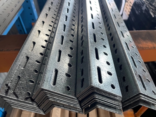 30*30*3 40*40*4 Acero galvanizado de ángulo igual de carbono de acero en forma de L Barras de ángulo de acero suave para construcción de edificios y torres