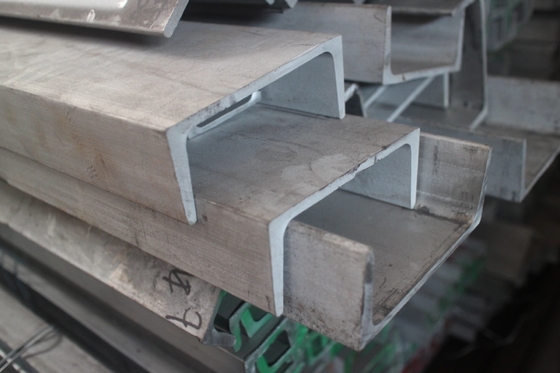 Acero de carbono sin aleación de perfil de canal de acero tipo C tipo U tipo 25x25x3 para la construcción