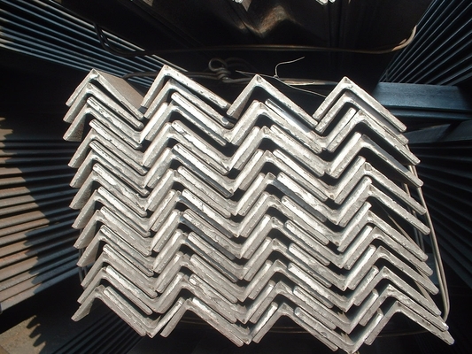 Acero galvanizado de ángulo de hierro S235JR-S335JR Serie 3-24 mm de espesor Barra igual para soluciones de soporte estructural
