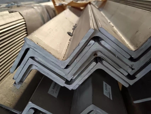 6m-12m de longitud en caliente laminado con bordes desiguales equiláterales Barras de ángulo de acero Q235 Q235B Q345 para construcción de estructuras de edificios