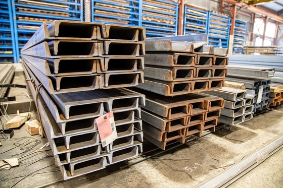 2024 Canal de acero en forma de U de acero galvanizado estructural personalizado para edificios comerciales no perforados