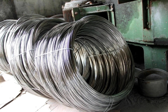AISI estándar de acero inoxidable laminado en frío cuerda de alambre de oro de acero inoxidable de 0,5 mm 304 barras de alambre para la industria