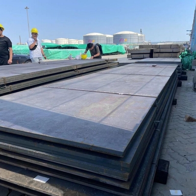 Extenso inventario de placas de acero al carbono laminadas en caliente, tamaños 2 * 1250 * 6000mm en los grados Q355, SS400 y Q195.