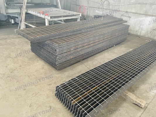 Venta en caliente Grilla de acero galvanizado Grilla de acero en forma de diamante Grilla de acero soldada Grates de acero certificados