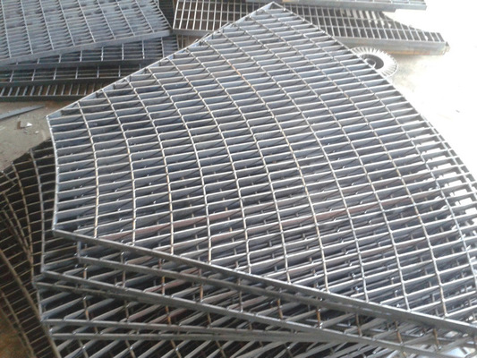Materiales de construcción de alta calidad anti-corrosión Q235 25mm 30mm 35mm 45mm Rejas de acero galvanizado