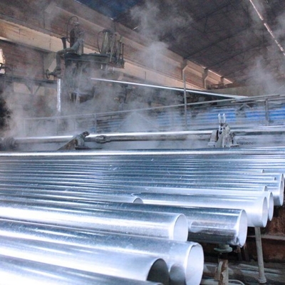 S235jr Ss400 A500 Tubos cuadrados de acero al carbono soldados y tubos cuadrados de acero de sección hueca cuadrados de acero negro