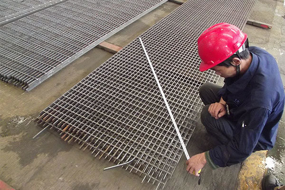 Acero galvanizado Rejilla de entrada de la red de trabajo pesado Metal 304 316 316L de acero inoxidable piso de drenaje Rejilla de barras cuadradas Rejilla