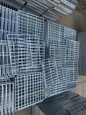 Rejilla de acero personalizable Venta en caliente Materiales de construcción metálicos galvanizados en caliente Rejilla de acero galvanizado para pasarelas y rejas de plataformas