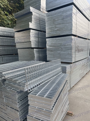Rejilla de acero personalizable Venta en caliente Materiales de construcción metálicos galvanizados en caliente Rejilla de acero galvanizado para pasarelas y rejas de plataformas