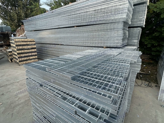 Aplicación de alta calidad de la pasarela de acero de rejilla JHT 3-50mm Q235 304 201 de acero al carbono