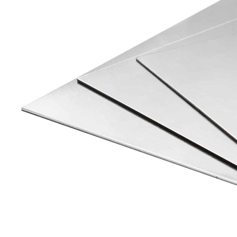 Capa de aluminio perforada decorativa recubierta con y laminada en caliente mediante la técnica de laminado en frío